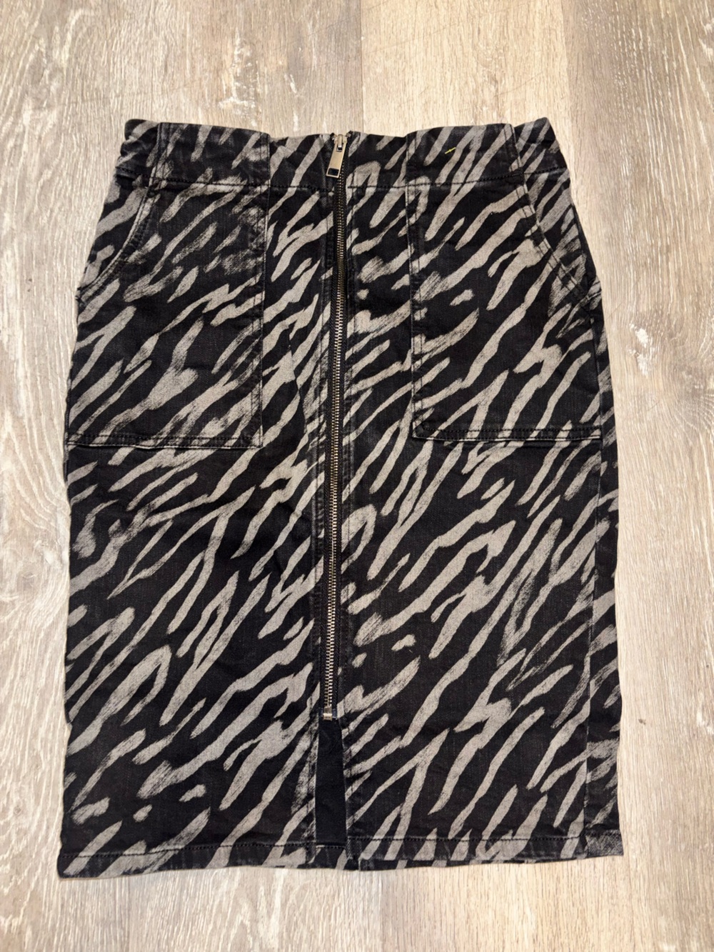G by Giuliana Black and Gray Zebra-Print Pencil Skirt